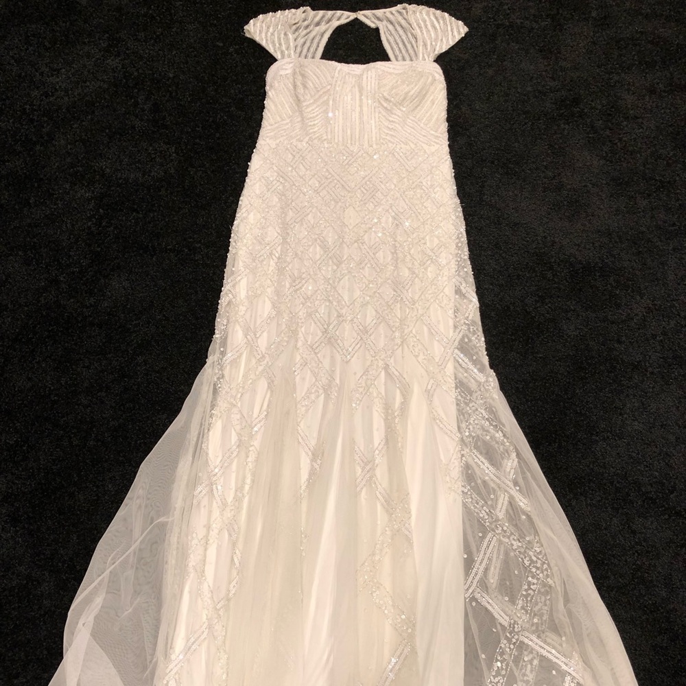 White beaded wedding dress - Picture 4 of 8